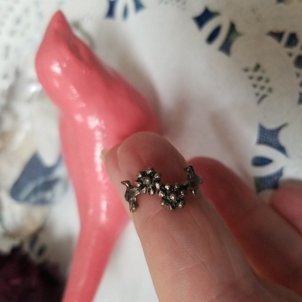 🖤VINTAGE FLORAL RING - Picture 4 of 6